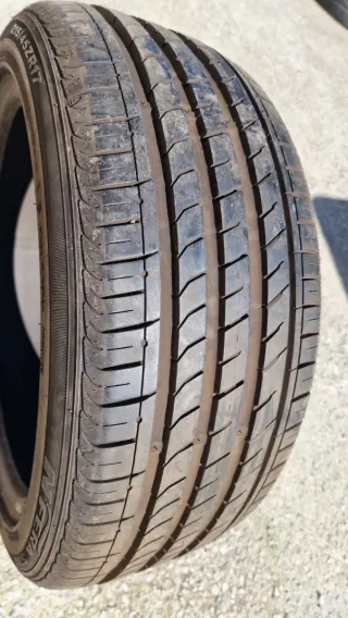 Neumático 215/45/17