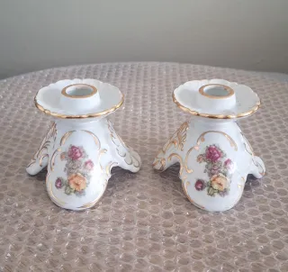 Antigua pareja de candelabros de porcelana Bavaria