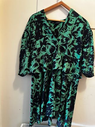 Vestido verde y negro estampado