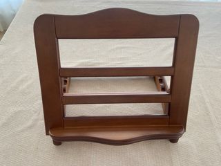 Atril madera oscura regulable