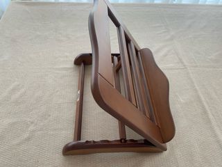 Atril madera oscura regulable