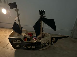 Barco pirata de madera