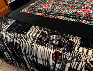 Manton de Manila negro bordado flores