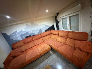 Sofá grande y muy cómodo en buen estado