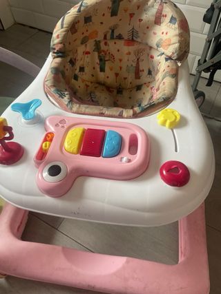 Tacatá bebé rosa con piano y alfombra para diversi