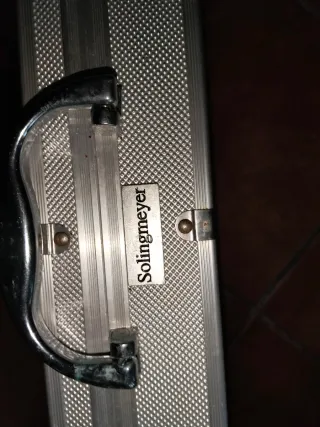 Maletín de aluminio con combinación