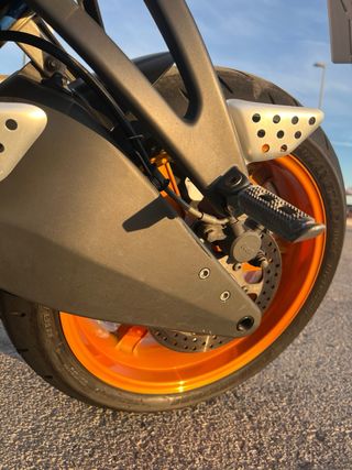 Moto Buell Negra y Naranja