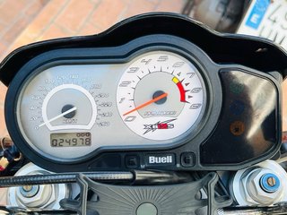 Moto Buell Negra y Naranja