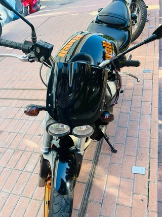 Moto Buell Negra y Naranja