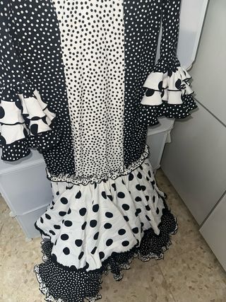 Traje Flamenca Lunares Blanco y Negro