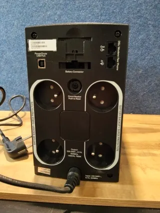 APC BX1400U-FR 1400VA 700W SAI UPS