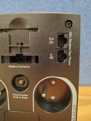 APC BX1400U-FR 1400VA 700W SAI UPS