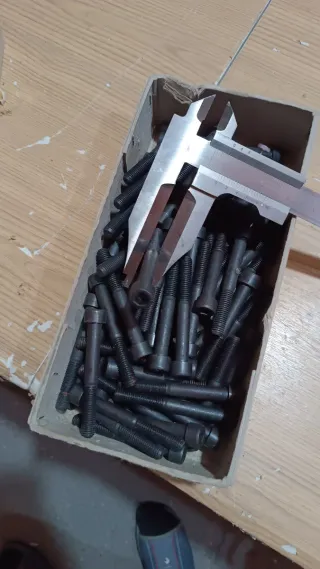 Tornillos 5mm diferentes cabezas 300 unidades