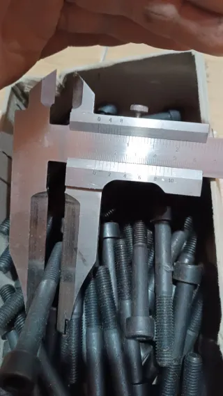 Tornillos 5mm diferentes cabezas 300 unidades