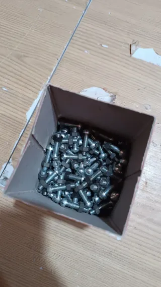 Tornillos 5mm diferentes cabezas 300 unidades