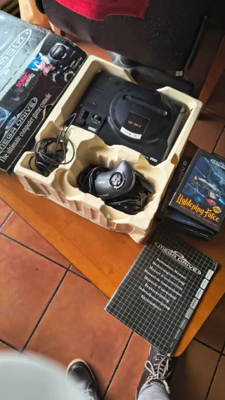 Sega Mega Drive con scatola e 4 giochi