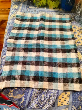 4 canovacci a quadri con cuori rossi