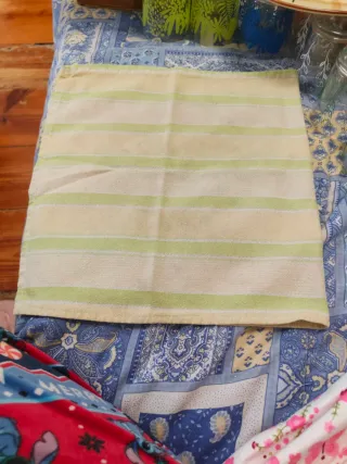 4 canovacci a quadri con cuori rossi