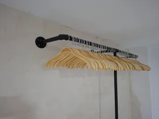 Perchas de madera de niiñ@ para tiendas