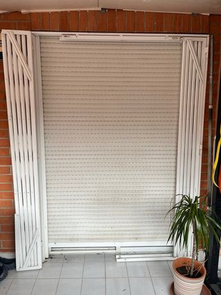 Reja de seguridad extensible blanca