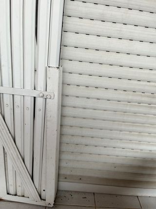 Reja de seguridad extensible blanca