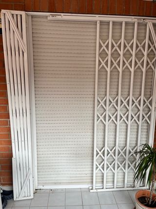 Reja de seguridad extensible blanca