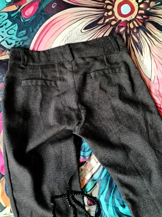 Pantaloni grigi con polsini neri