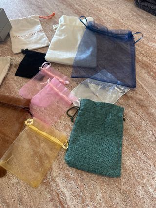 12 Bolsas Tela Para Joyas y 2 Cajas Anillos