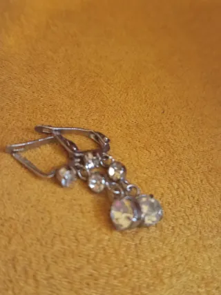 Pendientes vintage con piedras transparentes