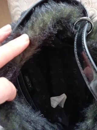 Borsa in pelliccia Armani Jeans nera