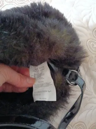 Borsa in pelliccia Armani Jeans nera