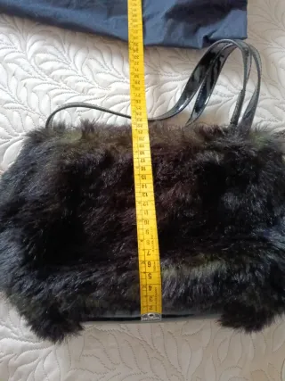 Borsa in pelliccia Armani Jeans nera