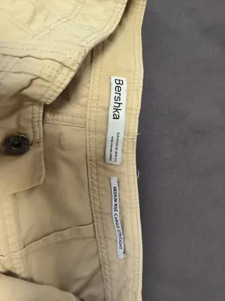 Pantalón cargo Bershka beige chica