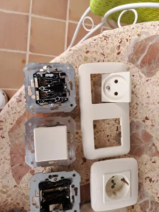 Enchufes e interruptores Simon