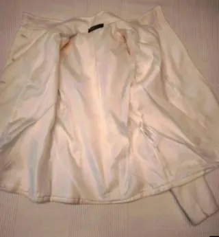 Abrigo chaquetón elegante mujer blanco.
