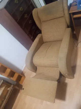 Poltrona relax in tessuto e legno