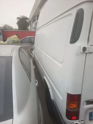 Furgoneta y máquina de canalón