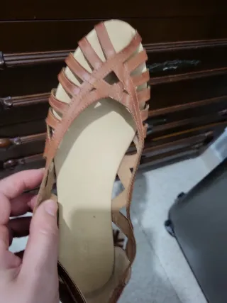 Sandalias planas de mujer marrones