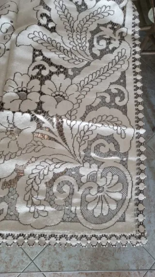 Mantelería de tela bordada