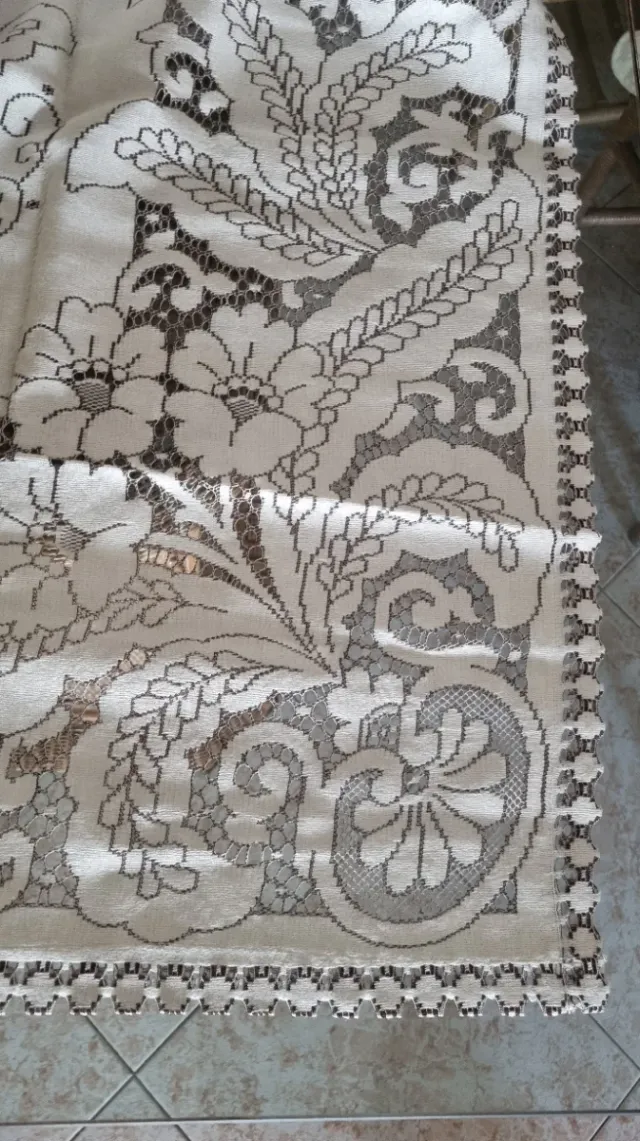 Mantelería de tela bordada