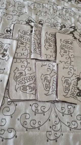 Mantelería de tela bordada