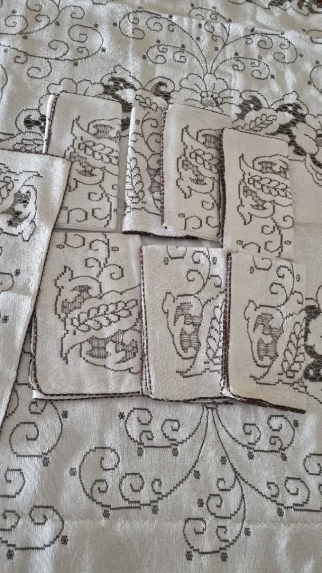 Mantelería de tela bordada