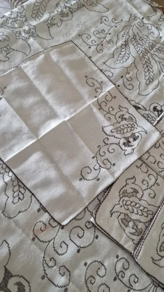 Mantelería de tela bordada