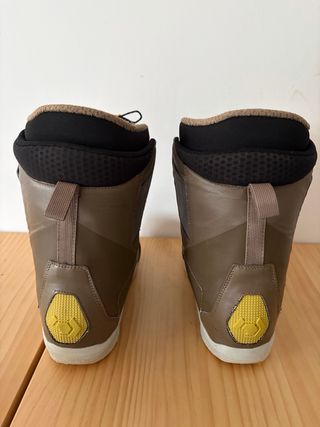 Kit Snowboard Completo: Tabla, Botas y Casco