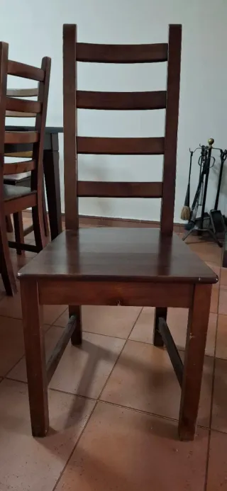 Sillas de madera color wengue