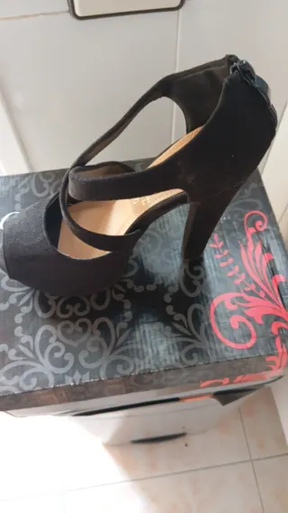 Sandalias doradas cuña