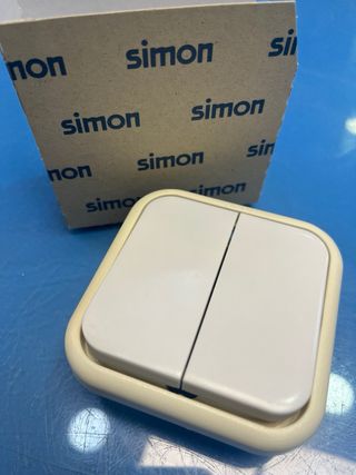 Simon 31: Doble Interruptor Blanco con marco