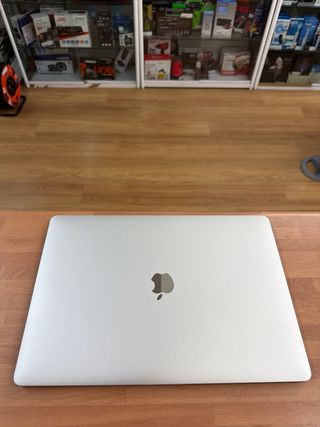 MacBook Pro 15” 2019 i7 16GB RAM 256GB SSD