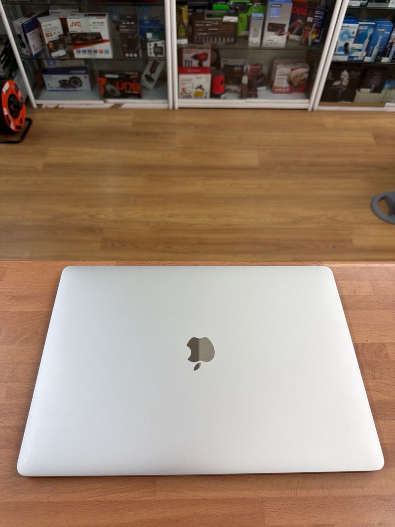 MacBook Pro 15” 2019 i7 16GB RAM 256GB SSD afbeelding 10
