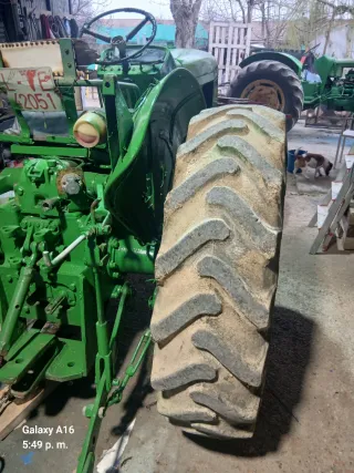 Tractor John Deere 515 Verde